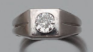 Bague de genre chevalière en platine et or...