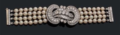 Bracelet de quatre rangs de perles de culture...