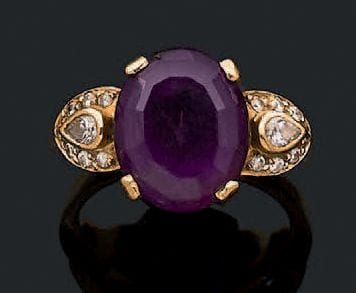 Bague en or jaune 18K (750), ornée d'une...