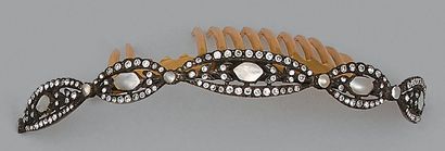 Ensemble en argent et strass, composé de:
-...
