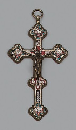 Croix en métal, le Christ en bronze sur un...