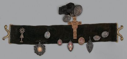 Petite collection de reliquaires et objets...