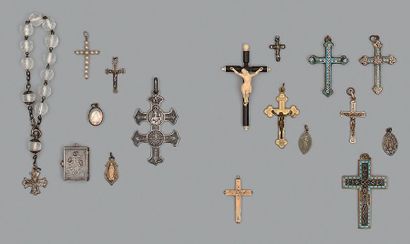 Ensemble de bijoux religieux comprenant:
-...