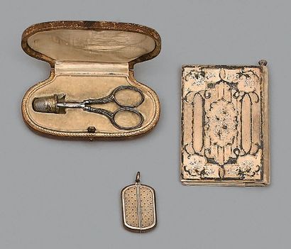 Ensemble composé de:
- un carnet de bal,...