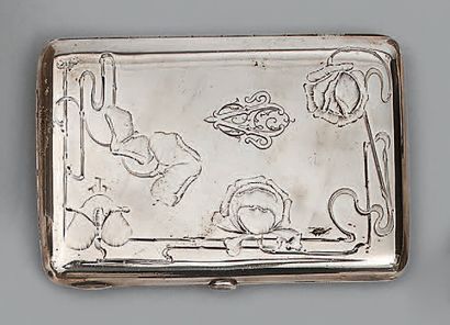 Etui à cigarettes en argent russe à décor...