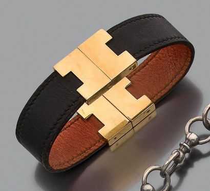 HERMES
Bracelet en cuir noir réversible orange...