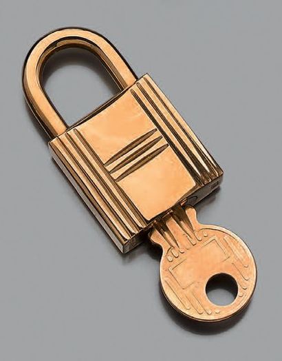 HERMES
Bague de foulard en métal doré en...