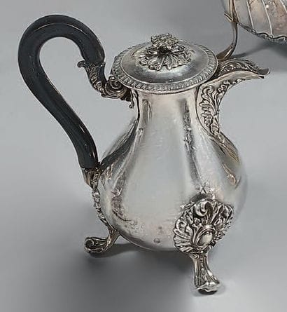 Verseuse tripode en argent (950), de forme...