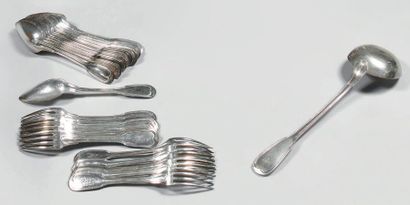 Douze cuillers et douze fourchettes de table...