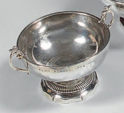 Coupe de mariage en argent (950), posant...