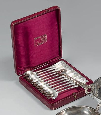 Douze fourchettes à gâteaux en argent (950),...