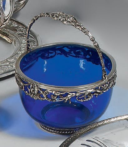 Sucrier rond en cristal bleu, la monture...