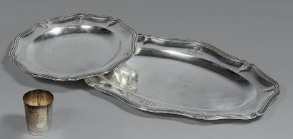 Plat ovale et plat rond en argent (950),...