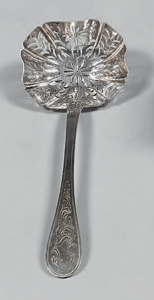 Cuiller à saupoudrer en argent (950), modèle...