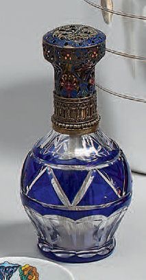 Lampe BERGER en cristal doublé bleu taillé...