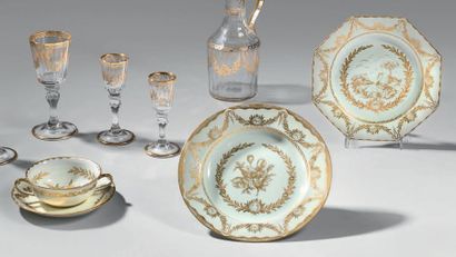 Partie de service de table en porcelaine...