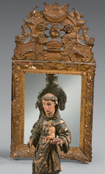 Miroir, l'enourage en bois redoré à décor...