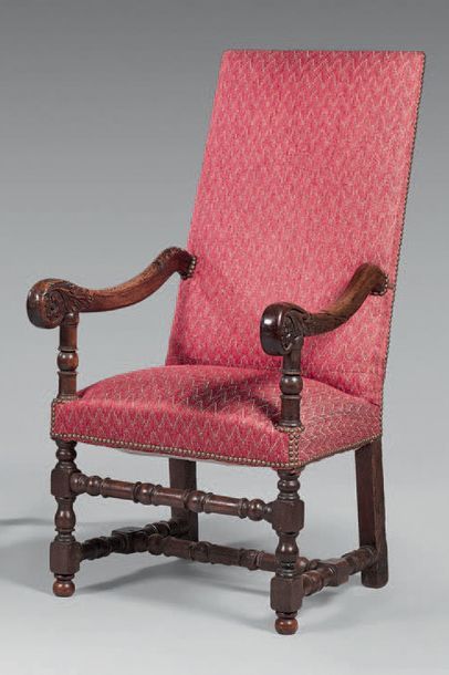 Fauteuil à haut dossier en bois fruitier,...
