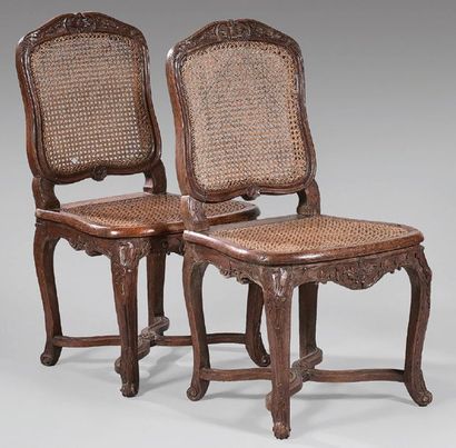 Paire de chaises à dossier plat en bois fruitier...