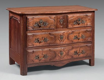 Commode à façade galbée en bois fruitier...