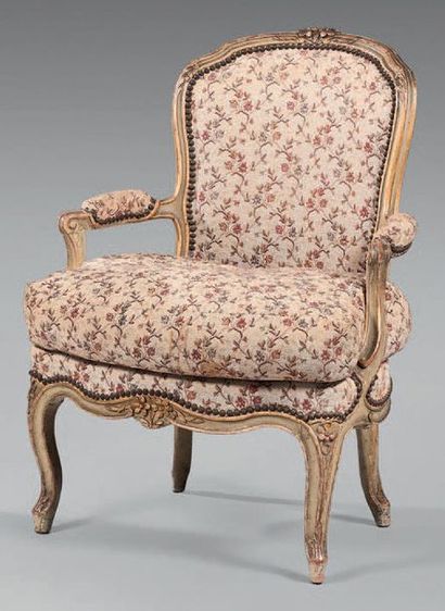 Fauteuil à dossier cabriolet, en bois naturel...