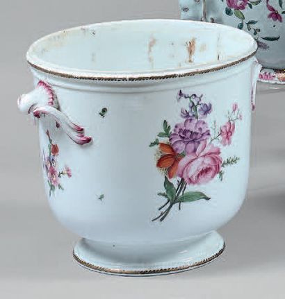 Paire de seaux à rafraîchir en porcelaine...