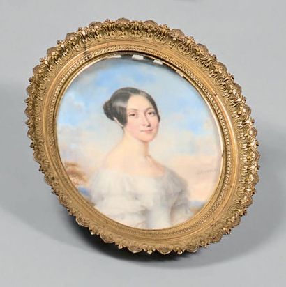 Miniature ovale représentant une jeune femme...