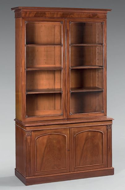 Vitrine en acajou et placage d'acajou, à...