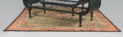 Tapis d'Aubusson à décor au centre d'un bouquet...