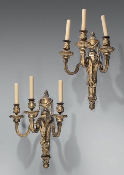 Paire d'importantes d'appliques en bronze...