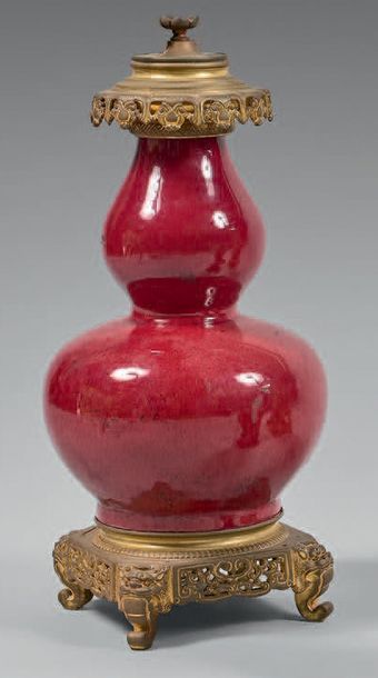 CHINE - XIXème siècle.
Vase de forme double...