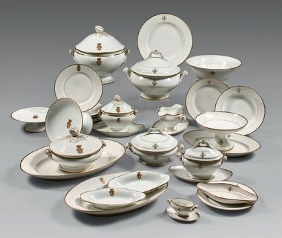 Partie de service de table en porcelaine...