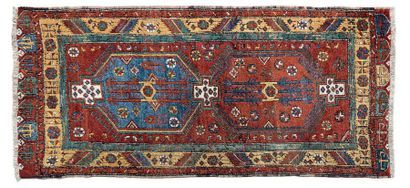 Tapis Kazak en laine. Décor de deux motifs...