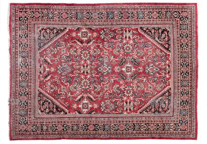 Important tapis d'Orient en laine, à décor...