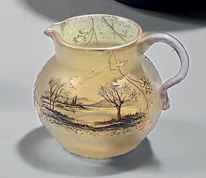 DAUM Nancy
Petit pichet en verre jaune à...
