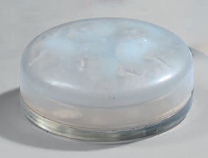 René LALIQUE
Boîte ronde HOUPPES, en verre...