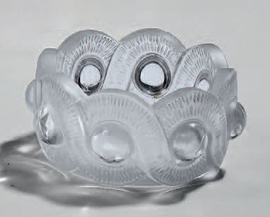LALIQUE FRANCE
Cendrier rond GAO, en verre...