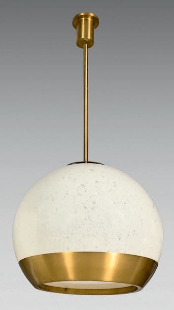 Atelier Jean PERZEL
Suspension de forme boule,...