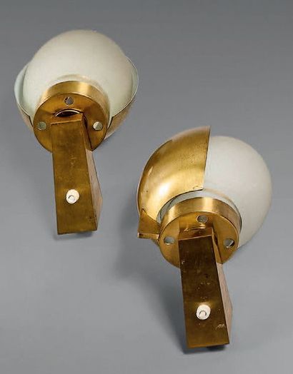 Atelier Jean PERZEL
Paire de liseuses articulées...