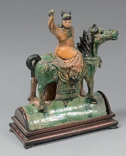 CHINE - Epoque MING (1368 - 1644)
Tuile faîtière...