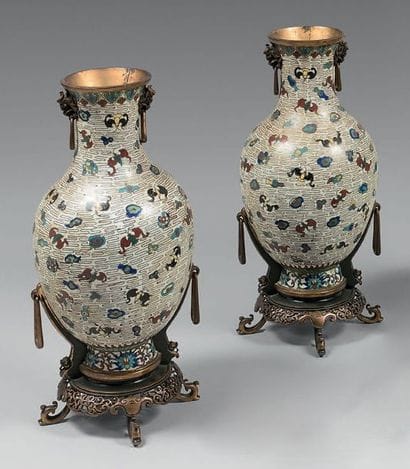CHINE - XIXème siècle
Paire de vases balustres...