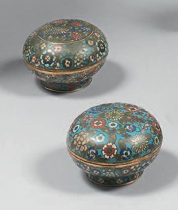 CHINE - Vers 1900
Deux boîtes de forme lenticulaire...