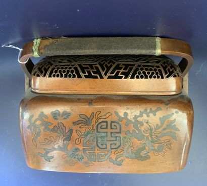 CHINE - XIXème siècle
Chaufferette en cuivre...