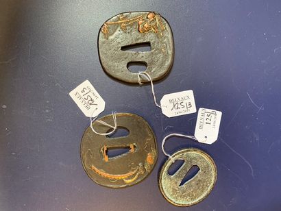 JAPON - Epoque EDO (1603 - 1868)
Trois tsuba...