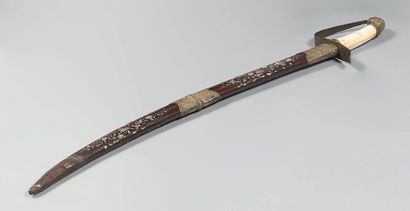 INDOCHINE - Vers 1900
Sabre avec le manche...