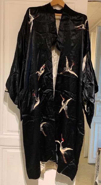 JAPON - XXème siècle
Kimono en soie noire...