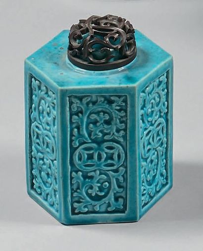 CHINE - EPOQUE KANGXI (1662 - 1722)
Flacon...
