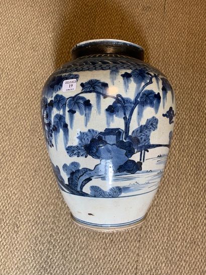 JAPON - XVIIIème siècle
Pot en porcelaine...