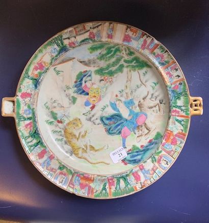 CHINE, Canton - Vers 1900
Assiette chauffante...