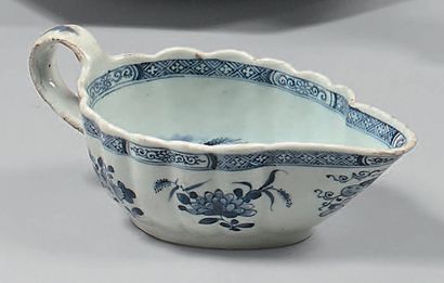 CHINE - Epoque QIANLONG (1736 - 1795)
Saucière...